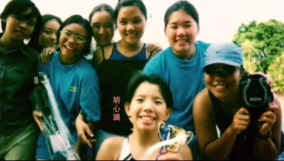 Archive photo of teenage Jina with her Singapore teammates